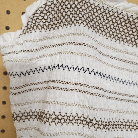 Old Navy Sleeveless SmockedBabydoll  embroidery Top, size XXL - Picture 6 of 11